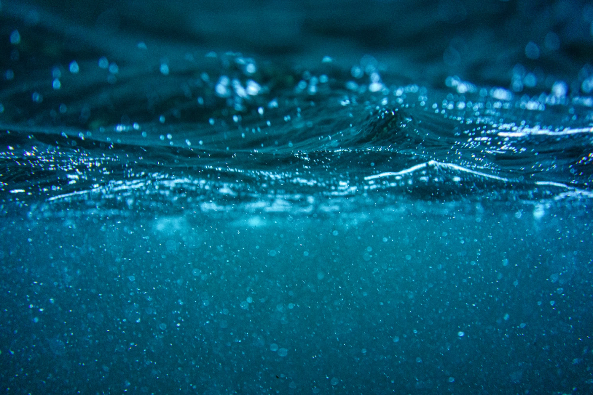 202103_Closeup of waterline ocean_BG-Web - Medium