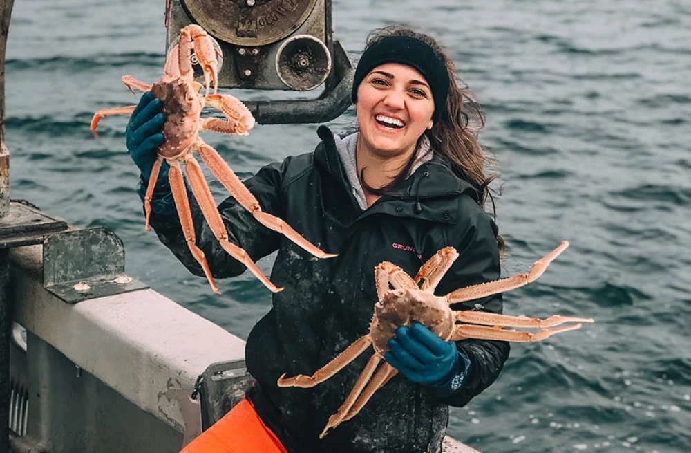 202108_1st-Place-Tell-Me-Youre-A-Fisherman_If-youre-happy-and-you-know-it-raise-your-crabs_Kinsey-Justa