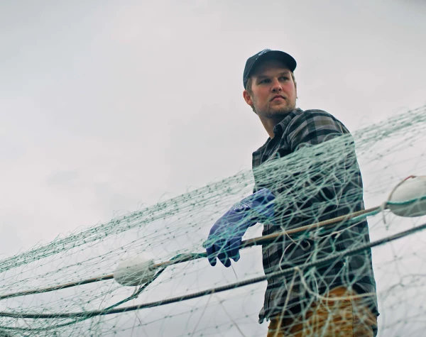 200110_FISHERMAN PULLING IN NET 4_CF-Web JPG