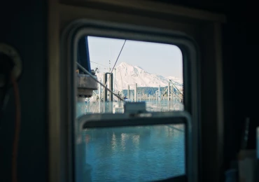 202003_BOAT WINDOW_01_CF-Web - Medium